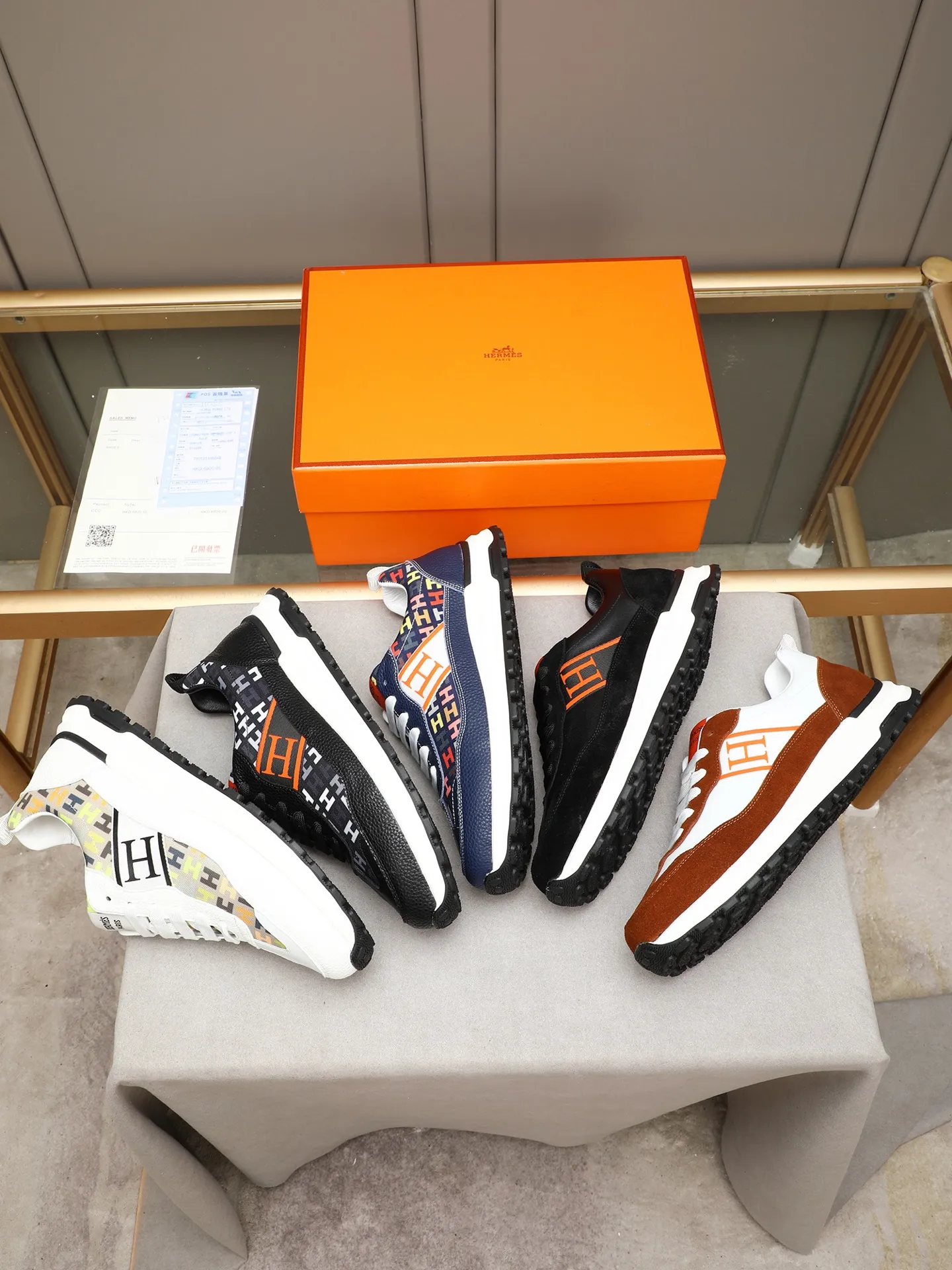📛📛📛Men's shoes💰P400 (Hermes)🆕Men's color-blocked sneakers, with textured calfskin details. Spliced ​​with original cowhide, this shoe draws inspiration from the equestrian world, integrating technical details and practical functions. Breathable sheep lining, original combination outsole, high-end quality, and every detail is perfectly combined! Size: 38-44 (45 can be customized)